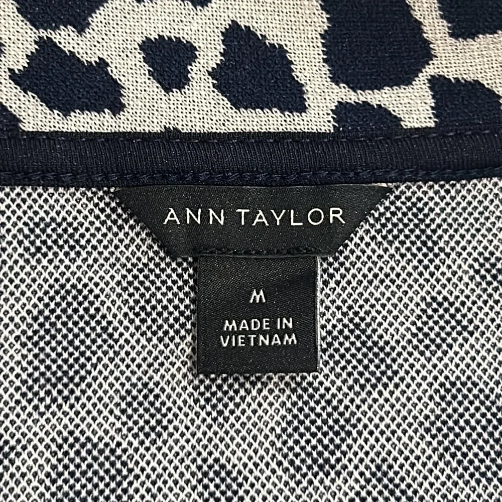 Ann Taylor, Tan & Black Animal Print, Mock Turtleneck, 3/4 Sleeve Top, Medium - Picture 5 of 8